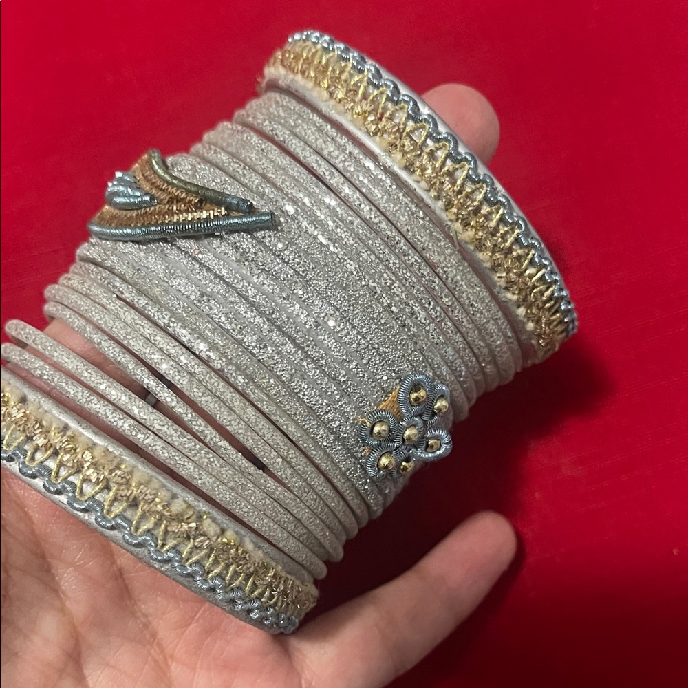 Elegant Gold Bangle Set - Picture 3 of 10